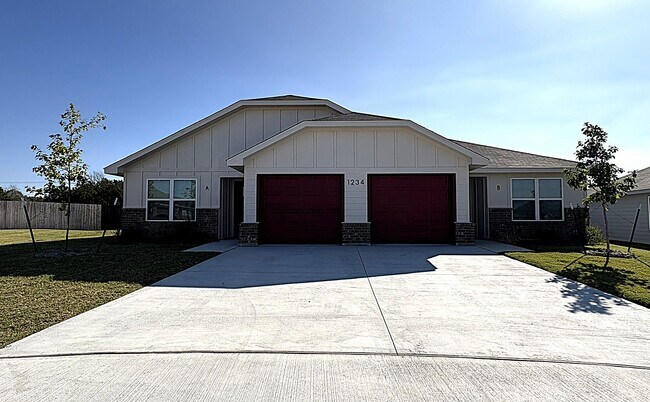 Building Photo - 1234 Lexington Dr