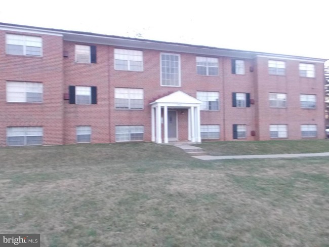 Building Photo - 3901 Groveland Ave