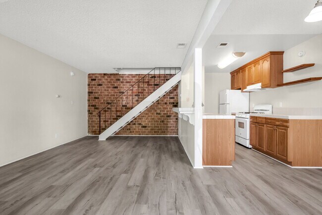 Foto del edificio - Your Next Home Awaits in Davis's La Buena Vida
