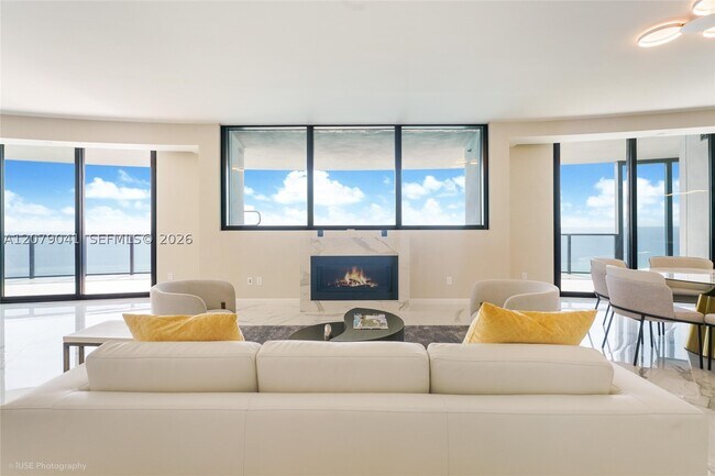 Building Photo - 18555 Collins Ave