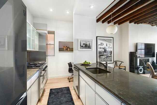 Building Photo - West Village Perfection