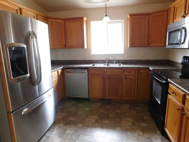 Foto del edificio - Charming 3 Bed, 2 Bath Townhome with Single-Car Garage