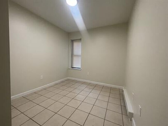 Foto del edificio - 502 E Main St