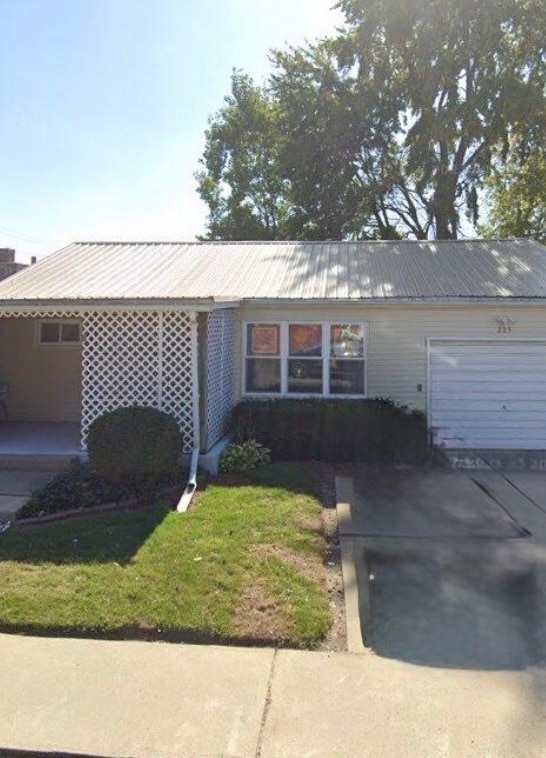 Building Photo - 225 Owens St