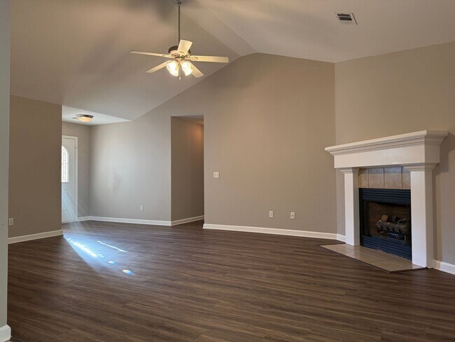 Building Photo - 317 Autumn Dr
