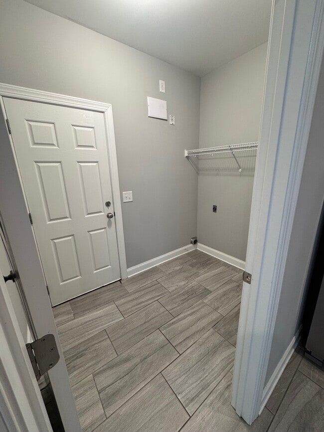 Building Photo - 274 Savannah Ave NE