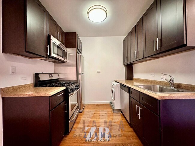 Building Photo - 475 Fourth Avenue