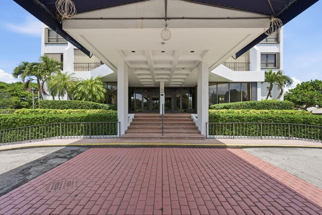 Building Photo - 5600 N Flagler Dr