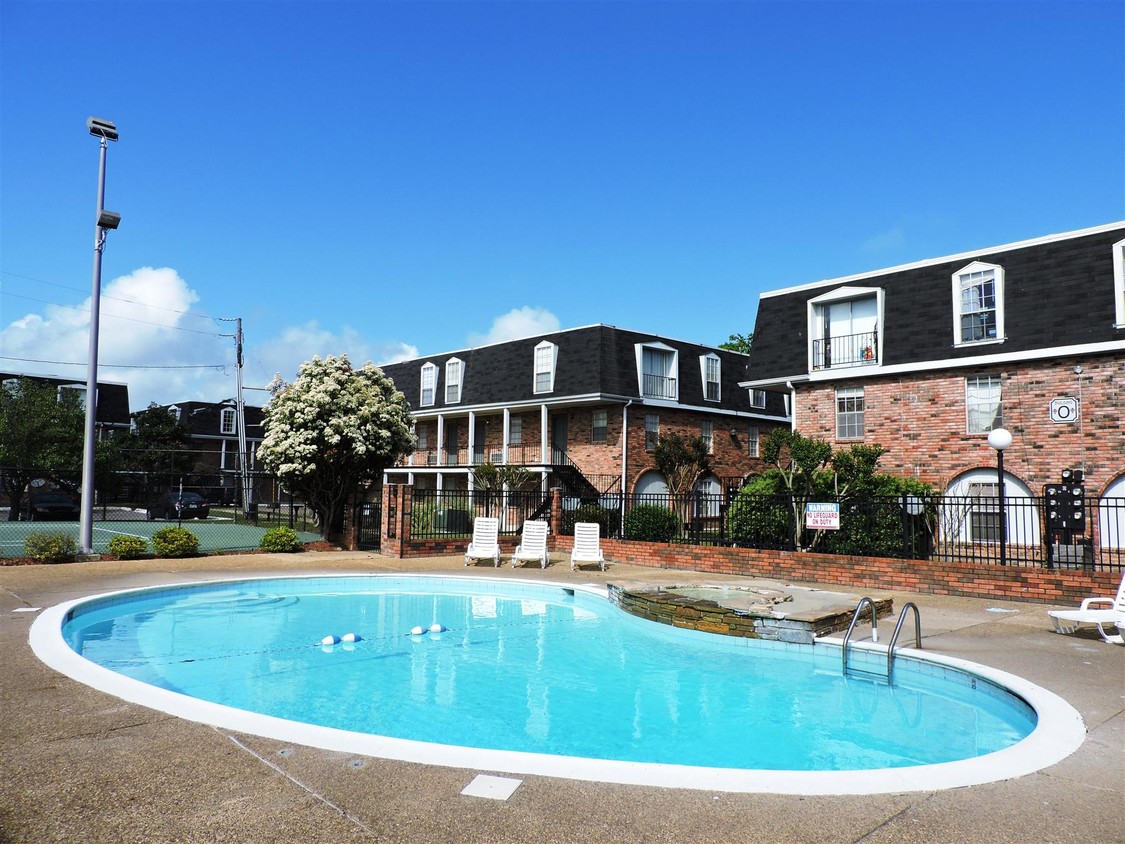 Building/Pool Photo - Maison D Orleans