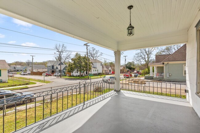 Building Photo - Charming + Modern Highland Park Home - 3 Beds, 2 Baths, Fenced Yard, + Plenty of Parking!