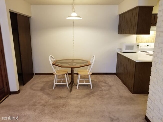 Building Photo - 2 br, 1 bath Apartment - 206 W Washington St