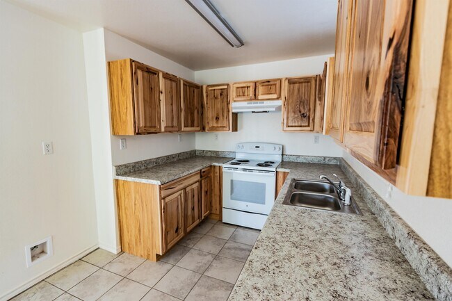 Building Photo - 9075 Hines Cir