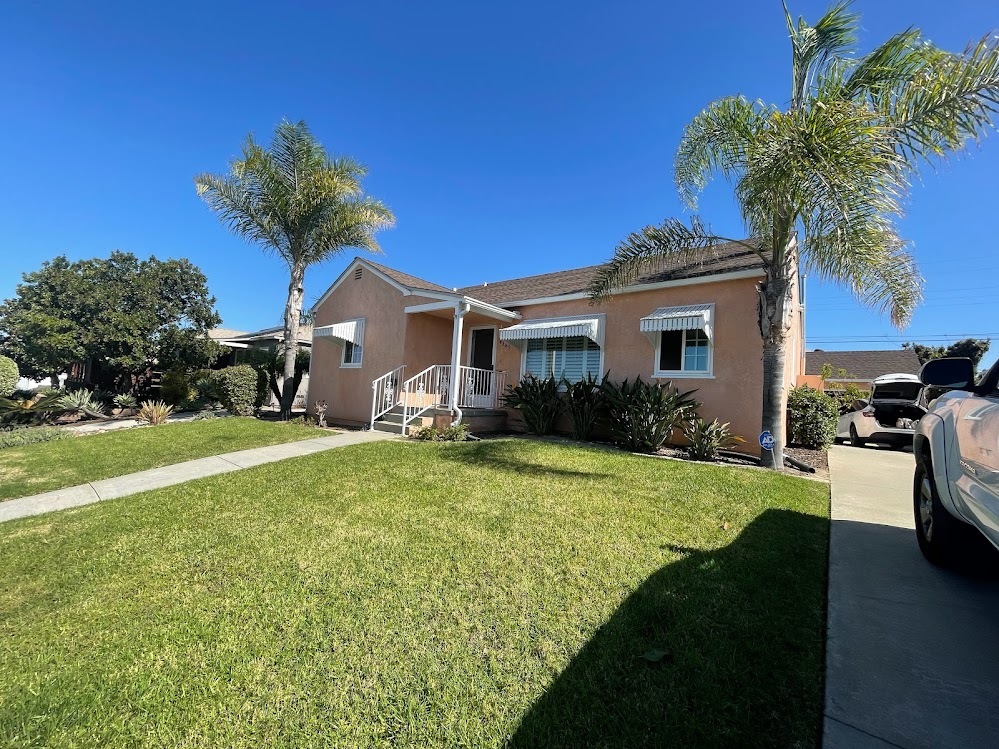 Beautiful house in desirable neighborhood. - 4345 E Overlook Dr