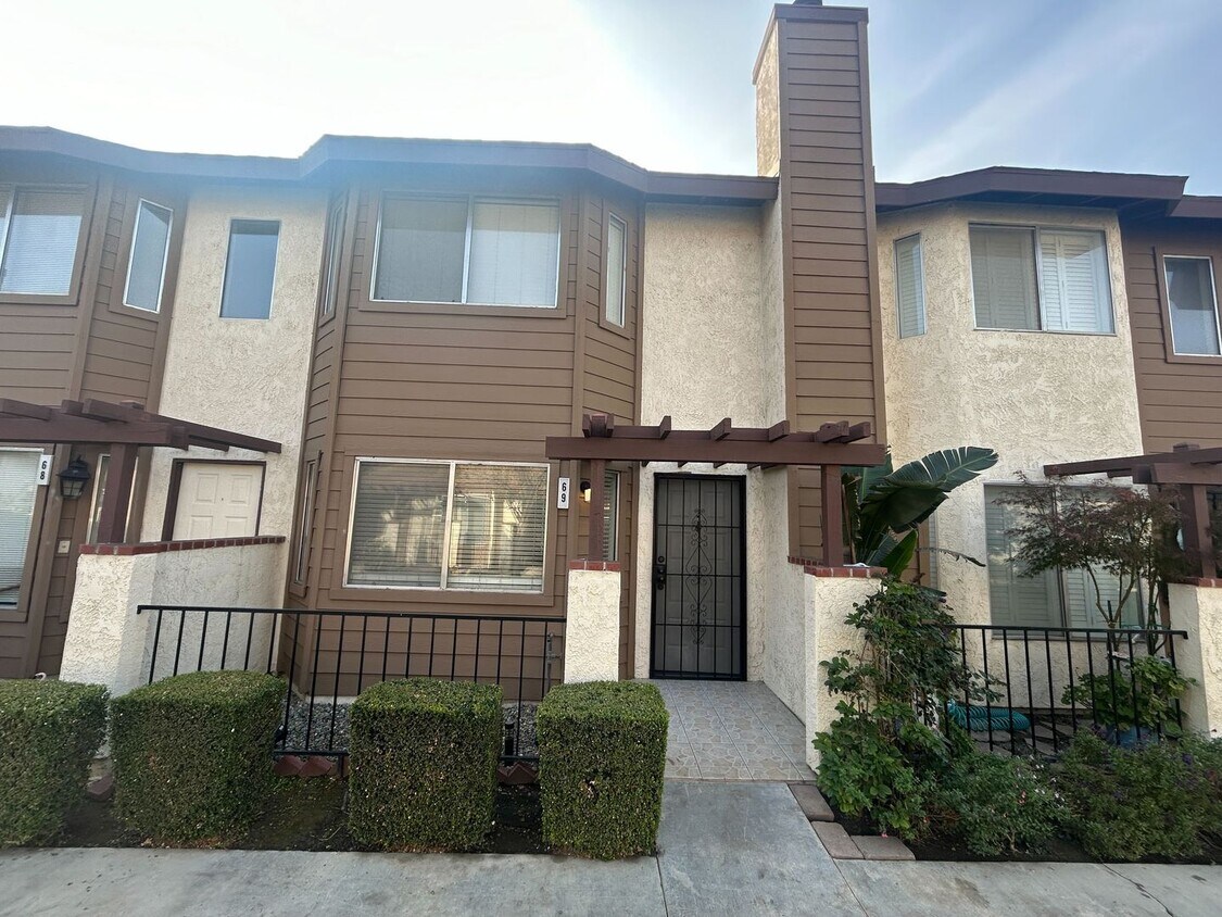 Primary Photo - SW Beautiful Apartment for Rent