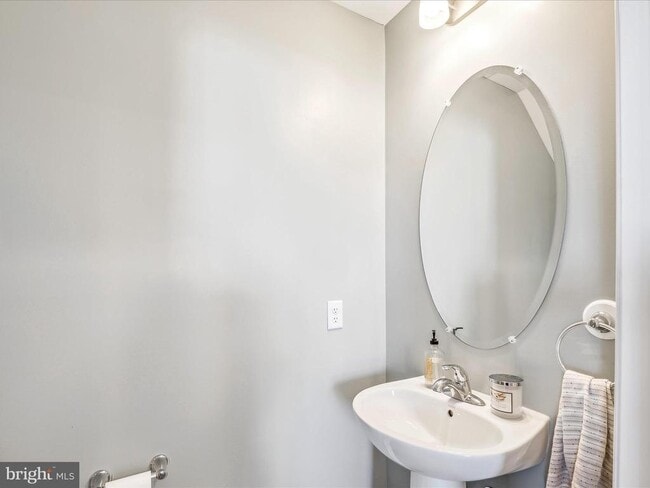 Building Photo - 98 Eurasian Dr