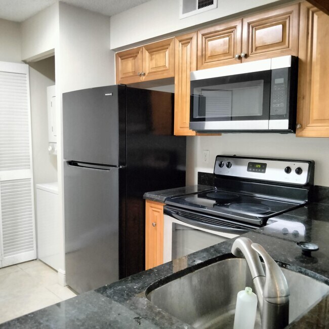 Foto del edificio - 4108 Glenmoor Dr