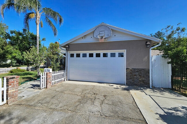 Building Photo - 22957 Stagg St