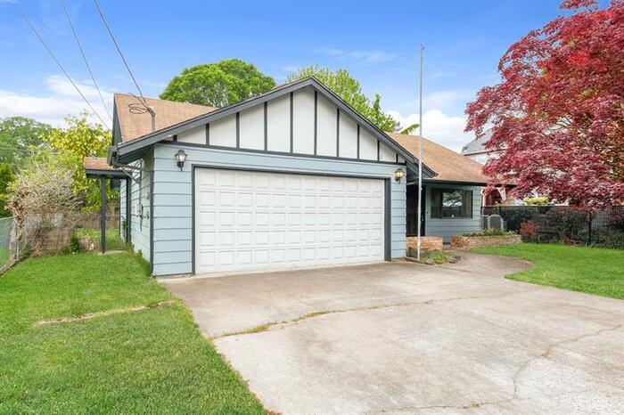 Primary Photo - 415 South 17th Street, St. Helens, OR, 97051