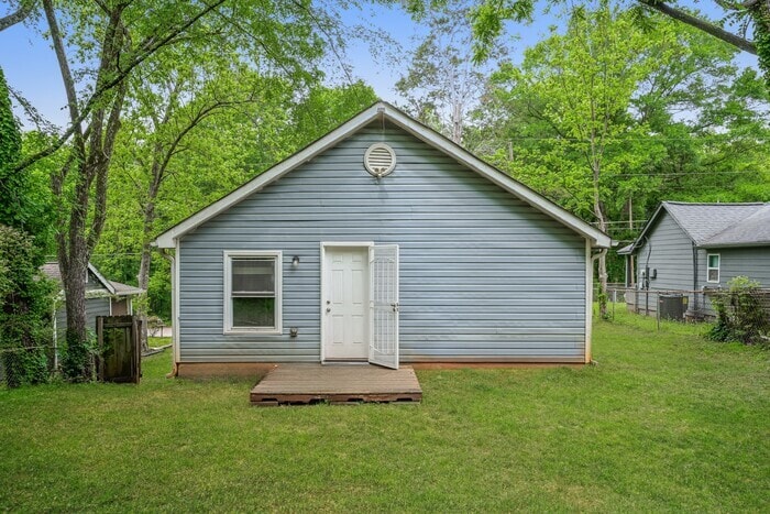 Building Photo - 1147 Hillcrest Dr SE