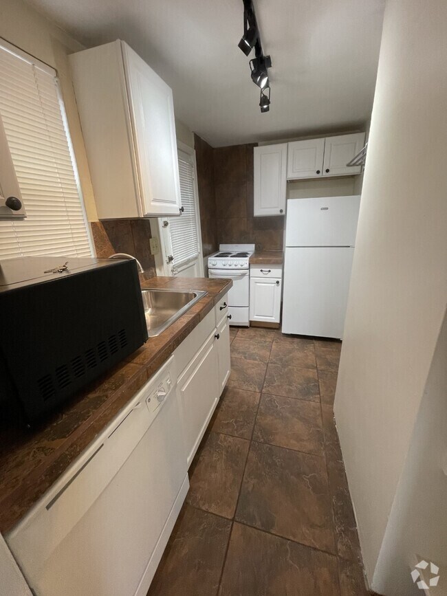 Point Breeze North Apartments for Rent with Hardwood Floors