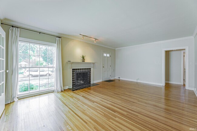 Foto del edificio - 423 Runnymede Ave