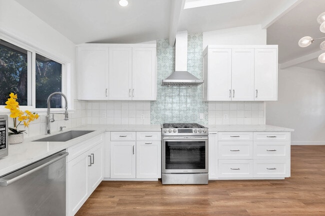 Stainless appliances - 5338 Campo Rd