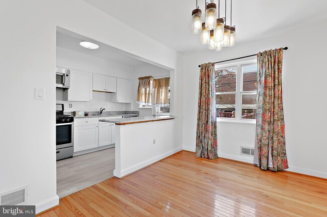 Building Photo - 4817 Williston St