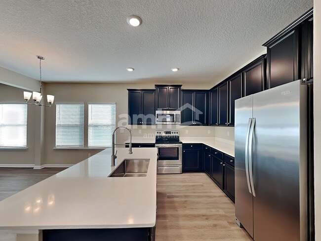 Foto del edificio - 245 Hemlock Pt