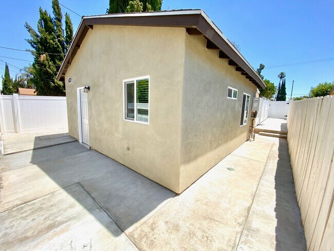 Building Photo - Fallbrook 7945-7947