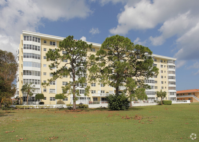 Building Photo - Country Club Towers