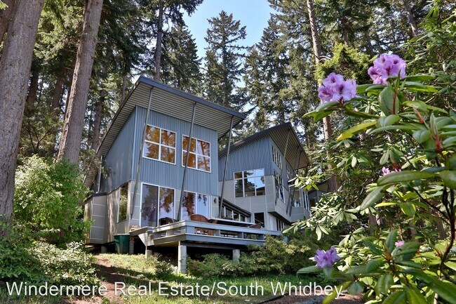 Building Photo - 3 br, 2.5 bath House - 12 DeBruyn Ave