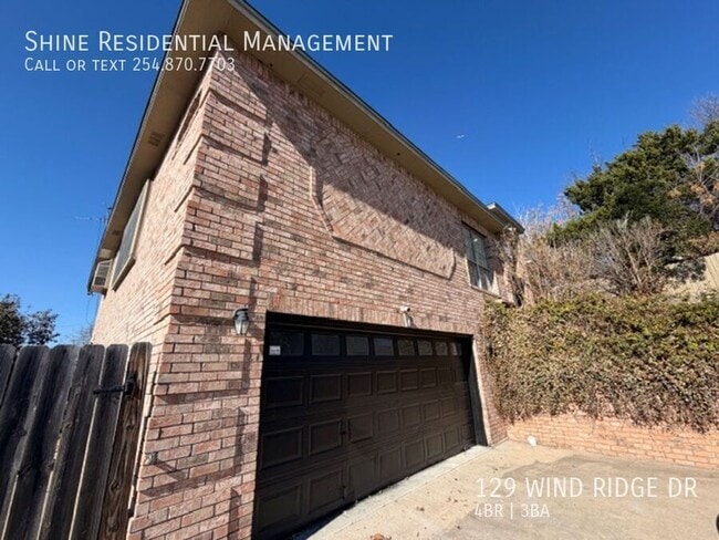 Foto del edificio - 129 Wind Ridge Dr