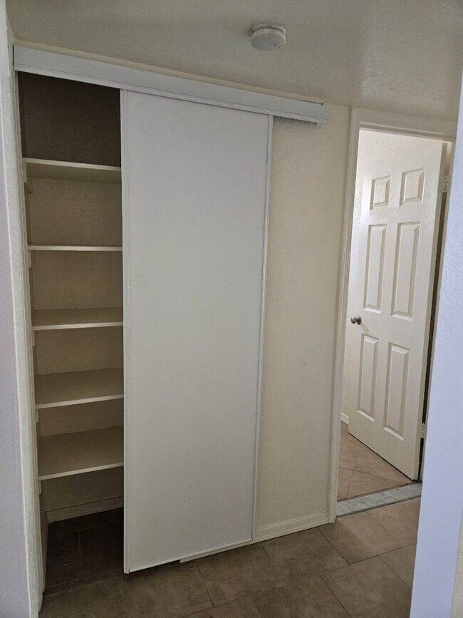 Foto del edificio - 2 Bedroom at Scottsdale and Thomas