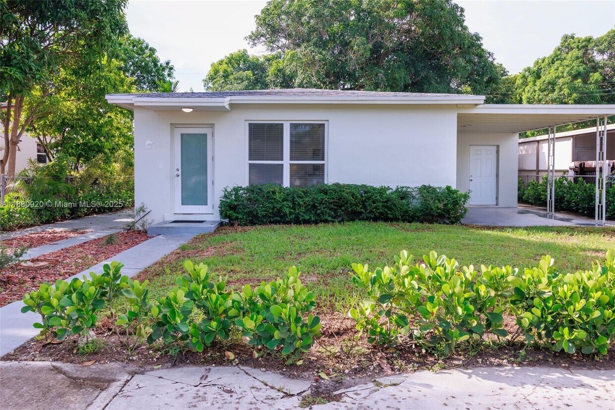 Foto principal - 320 NE 172nd St