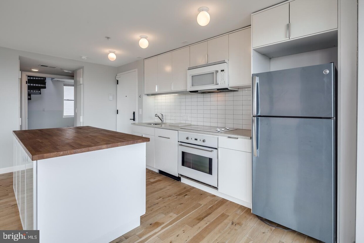 Primary Photo - 2101 Kimball St