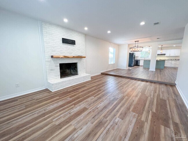Building Photo - 4445 Yarmouth Pl