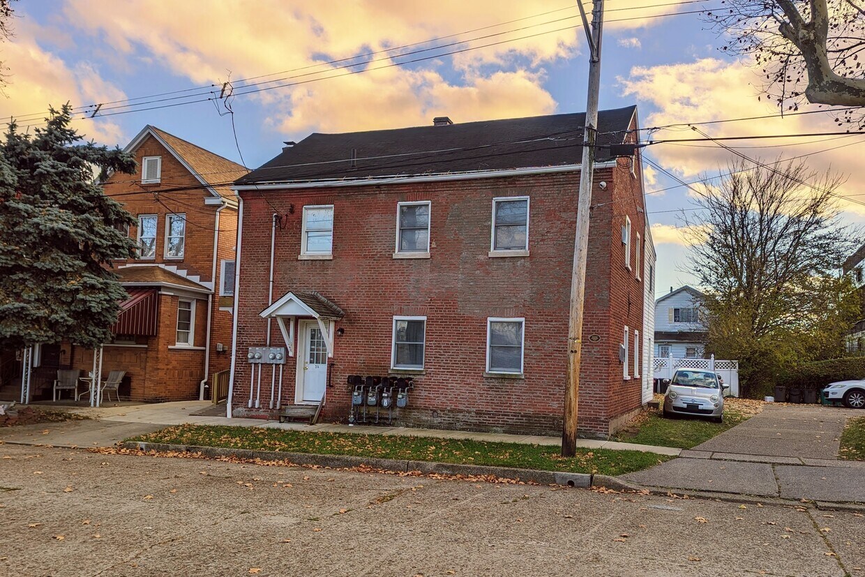 314 13th St Unit 2, Ambridge, PA 15003 Apartments in Ambridge, PA