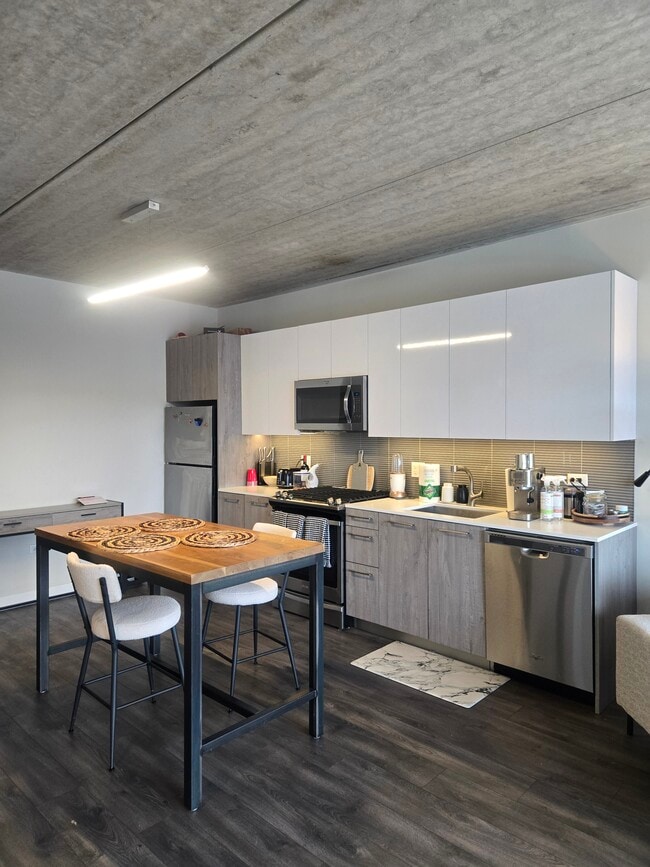 Foto del edificio - 1743 N Leavitt St