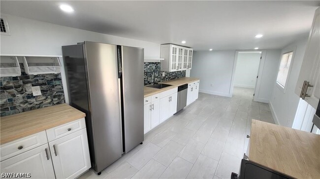 Foto del edificio - 10671 Hampton St