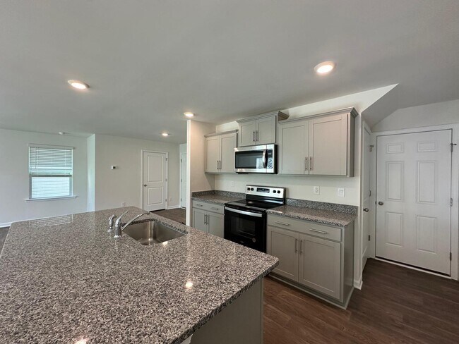 Building Photo - 2213 Lilium Dr