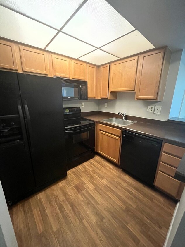 TWO BEDROOM TWO BATHROOM WITH LAKE VIEW!! - TWO BEDROOM TWO BATHROOM WITH LAKE VIEW!!