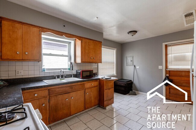 Building Photo - 125 Custer Ave