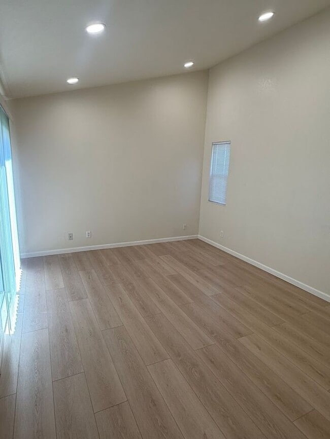 Building Photo - 3 bedroom 2 bath home in San Leandro Washi...