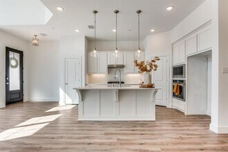 Building Photo - 409 Blue Crk Cv