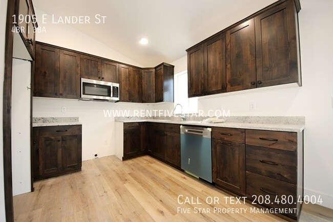 Building Photo - 1905 E Lander St