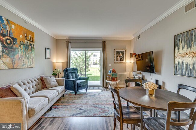 Foto del edificio - 6301 Edsall Rd