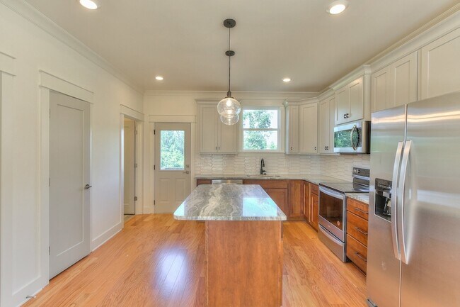 Building Photo - 3600 Quail Dr