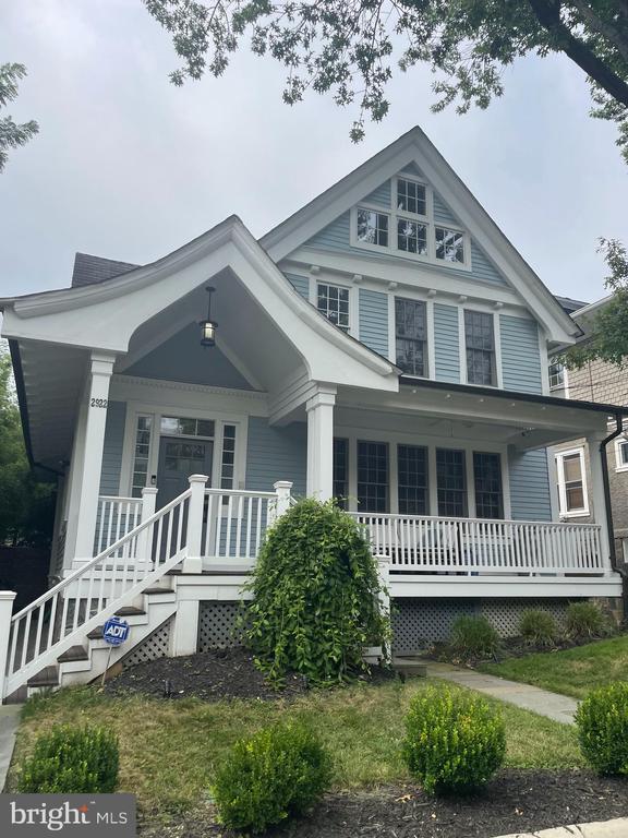 Foto principal - 2922 Newark St NW