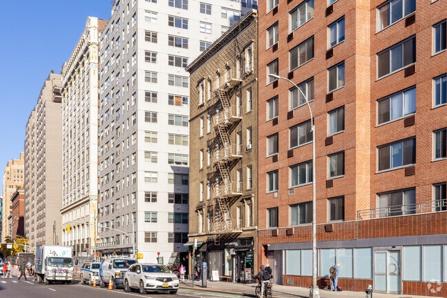 Building Photo - 35-37 7th Ave
