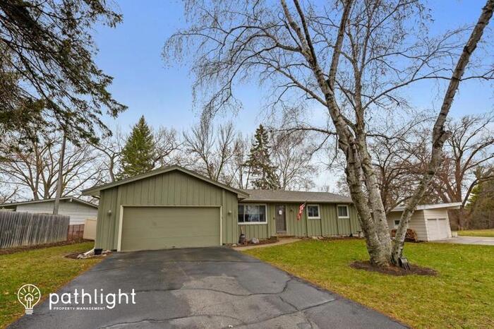Foto principal - 1305 Vista Drive, Burnsville, MN, 55337